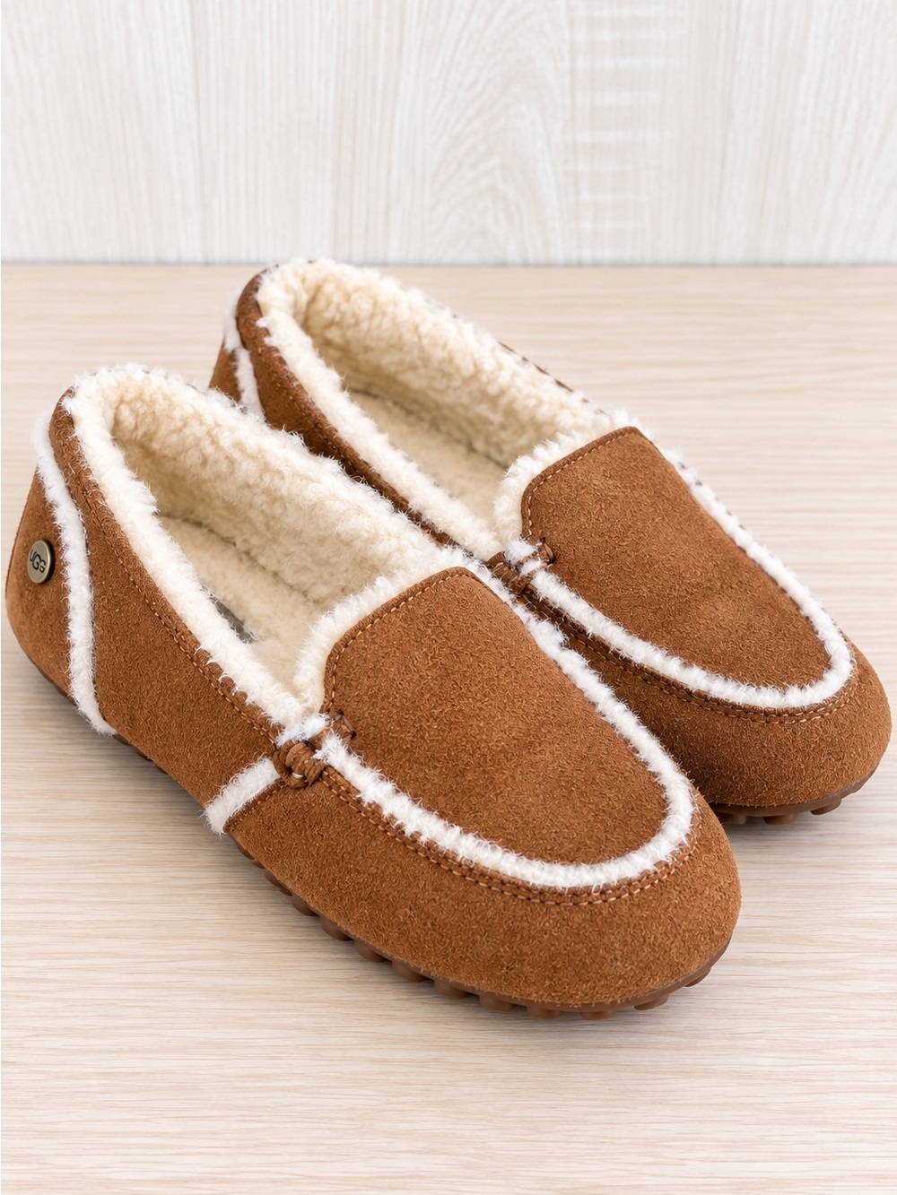 UGG Ansley Women’s Chestnut Suede Shearling Lined Moccasin Slippers Size 6